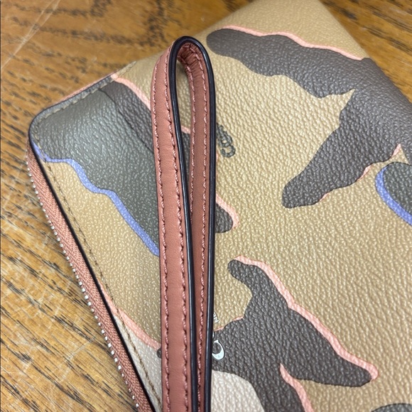 Coach Corner Zip Wristlet in Wild Camo Print Pebble Leather - Tan/Pink/Purple - Picture 3 of 7